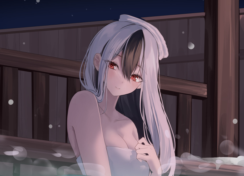 1girl alternate_costume bare_shoulders black_hair blue_archive blurry bokeh breasts cleavage closed_mouth commentary_request depth_of_field fu_u03 hair_down head_tilt highres kayoko_(blue_archive) korean_commentary long_hair looking_at_viewer medium_breasts multicolored_hair onsen red_eyes smile solo streaked_hair towel towel_on_head white_hair white_towel