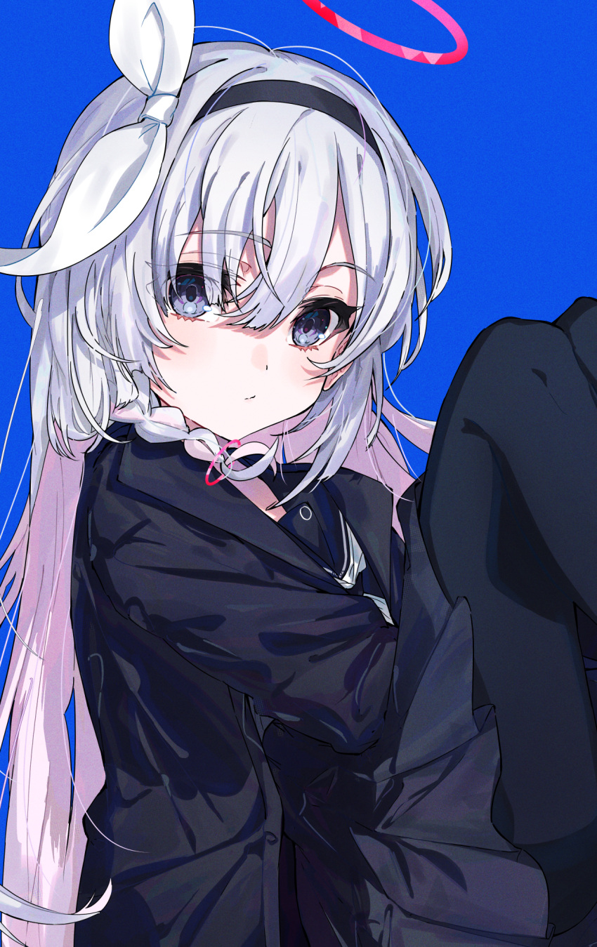 1girl black_choker black_coat black_eyes black_hairband black_pantyhose black_sailor_collar black_serafuku blue_archive blue_background blush braid choker coat colored_inner_hair hair_over_one_eye hairband halo hanozuku heart_halo highres long_hair long_sleeves looking_at_viewer multicolored_hair neckerchief pantyhose pink_hair pink_halo pink_pupils plana_(blue_archive) red_halo red_pupils ribbon sailor_collar school_uniform serafuku simple_background single_braid skirt solo umbrella_gun white_choker white_hair white_neckerchief white_ribbon