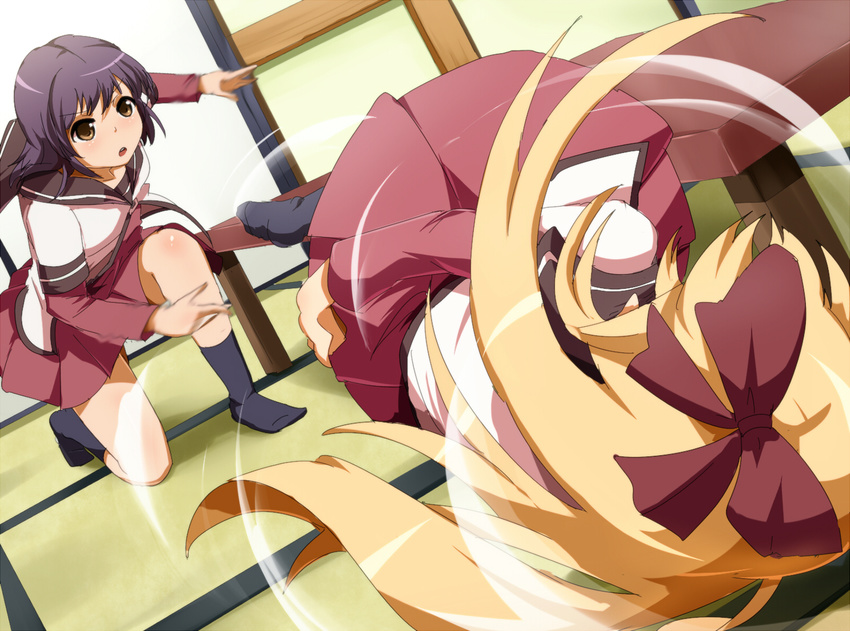 black_legwear blonde_hair bow brown_eyes dutch_angle funami_yui hair_bow highres long_hair multiple_girls nanamori_school_uniform no_shoes one_knee purple_hair school_uniform serafuku short_hair socks spinning tatami toshinou_kyouko umakatsuhai yuru_yuri