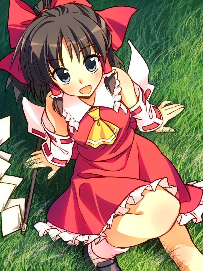 arm_support blue_eyes bow brown_hair detached_sleeves from_above grass hair_bow hakurei_reimu highres looking_at_viewer looking_up open_mouth short_hair smile solo touhou yuuki_keisuke
