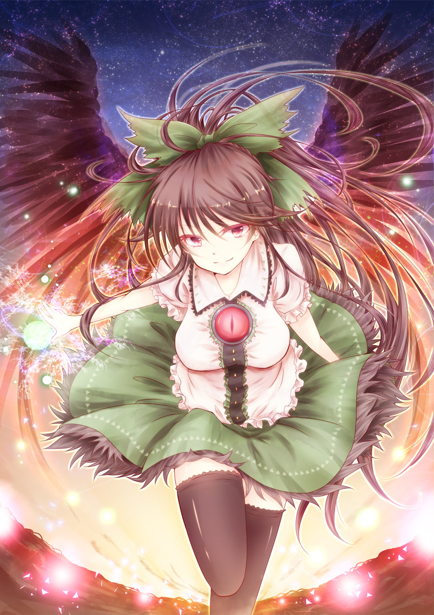 black_legwear black_wings bow brown_hair energy_ball hair_bow highres long_hair mokoppe red_eyes reiuji_utsuho shirt skirt smile solo thighhighs third_eye touhou wings zettai_ryouiki