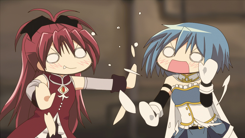 animated animated_gif blue_hair fang hair_ornament hairclip hangaku mahou_shoujo_madoka_magica miki_sayaka multiple_girls o_o ponytail red_hair sakura_kyouko wide_face