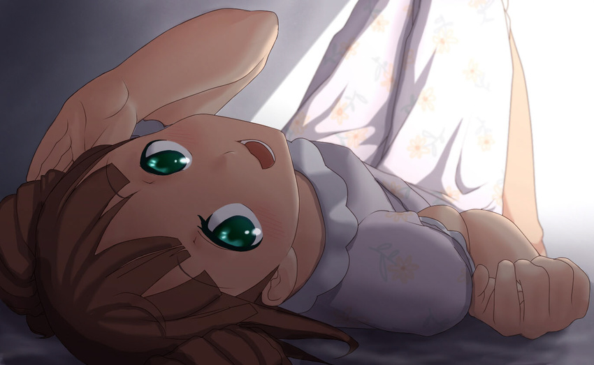 adjusting_hair aouma bad_id bad_pixiv_id bed_sheet blush brown_hair face floral_print foreshortening green_eyes idolmaster idolmaster_(classic) jpeg_artifacts legs_up looking_at_viewer looking_up lying nightgown on_back open_mouth pajamas skirt smile solo sunlight takatsuki_yayoi twintails upside-down