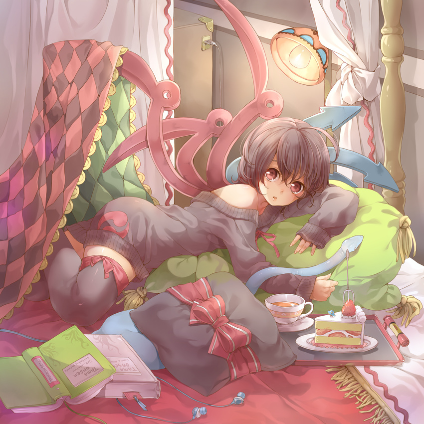 alternate_costume asymmetrical_wings bare_shoulders bed black_hair cake casual cup food highres houjuu_nue lying on_stomach pillow red_eyes rojiko short_hair solo sweater touhou wings