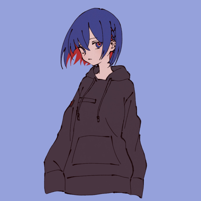 1girl arms_at_sides black_hoodie blue_background blue_eyes blue_hair braid closed_mouth colored_inner_hair commentary_request cropped_torso expressionless floating_hair highres hood hood_down hoodie kamitsubaki_studio karakai_13 long_sleeves multicolored_eyes multicolored_hair red_eyes red_hair rim_(kamitsubaki_studio) short_hair side_braid simple_background solo virtual_youtuber