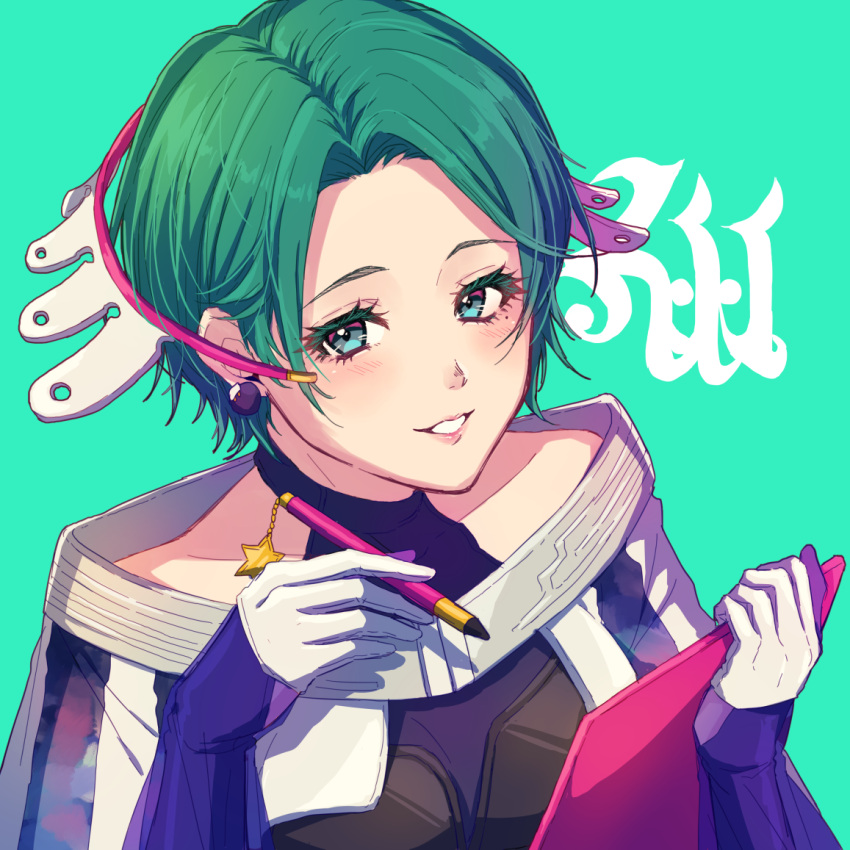 1girl 24mbb bare_shoulders gloves gnosia green_background green_eyes green_hair long_sleeves looking_at_viewer parted_lips pen short_hair simple_background smile solo stella_(gnosia) upper_body white_gloves