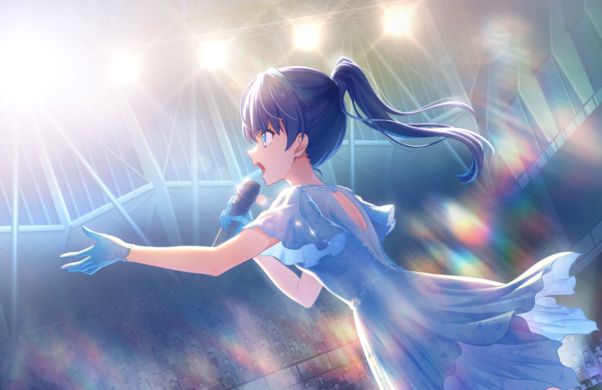 1girl audience back back_cutout blue_dress blue_eyes blue_gloves blue_hair clothing_cutout dark_blue_hair dress dutch_angle game_cg gloves high_ponytail highres holding holding_microphone lens_flare lens_flare_abuse link!_like!_love_live! long_hair looking_ahead love_live! microphone mole mole_on_neck murano_sayaka official_art open_mouth outstretched_arm people profile see-through see-through_dress short_sleeves skirt solo stage_lights teeth third-party_source upper_teeth_only v-shaped_eyebrows virtual_youtuber