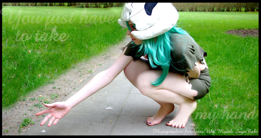 a-pumpkin absurdres aqua_hair arrancar barefoot black_nails bleach bodypaint cosplay espada feet highres hollow nail_polish nelliel_tu_odelschwanck nelliel_tu_odelschwanck_(cosplay) non-asian photo skull skull_mask toes