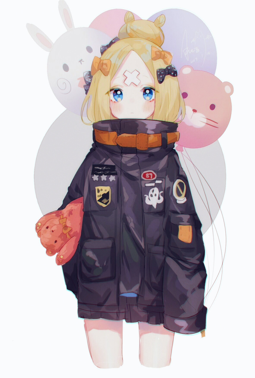 1girl abigail_williams_(fate/grand_order) ameru balloon bangs black_bow black_jacket blonde_hair blue_eyes blush bow closed_mouth commentary_request cropped_legs crossed_bandaids dated fate/grand_order fate_(series) fou_(fate/grand_order) grey_background hair_bow hair_bun heroic_spirit_traveling_outfit highres holding holding_balloon jacket long_hair long_sleeves looking_at_viewer object_hug orange_bow parted_bangs polka_dot polka_dot_bow signature sleeves_past_fingers sleeves_past_wrists solo star stuffed_animal stuffed_toy teddy_bear two-tone_background