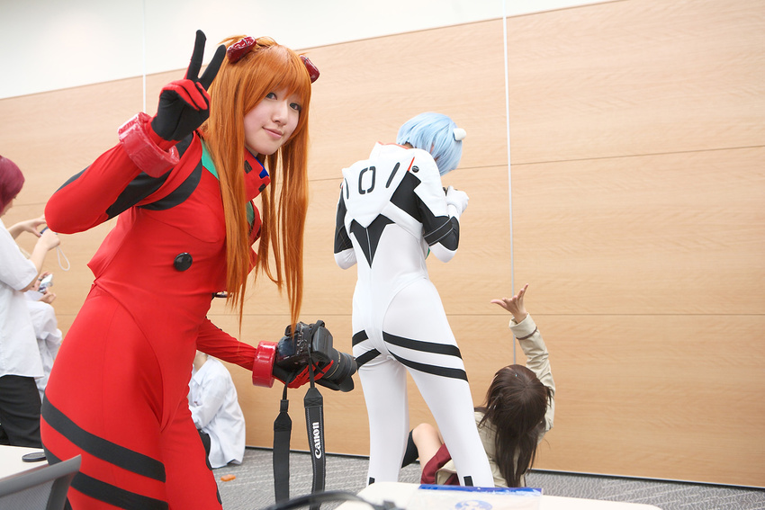 ahoge ayanami_rei blue_hair cosplay kipi-san knee_socks kneehighs namada neon_genesis_evangelion photo plugsuit saya saya_(cosplayer) school_rumble school_uniform serafuku soryu_asuka_langley tsukamoto_tenma twin_ahoge