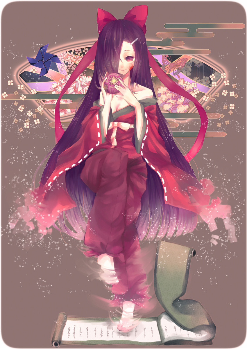 ball bare_shoulders blood blood_on_face bow egasumi flower hair_bow hair_ornament hair_over_one_eye hairclip highres holding japanese_clothes kasugano_tsubaki kimono leg_up lolo_loki long_hair mirai_nikki off_shoulder purple_eyes purple_hair ribbon scroll smile solo tabi temari_ball very_long_hair white_legwear wide_sleeves