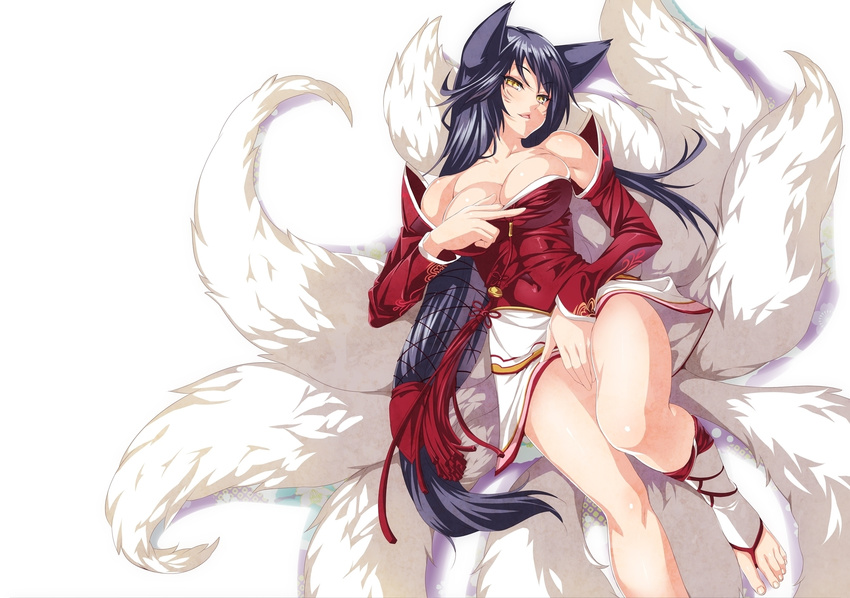 ahri_(league_of_legends) animal_ears cleavage league_of_legends long_hair tail yellow_eyes