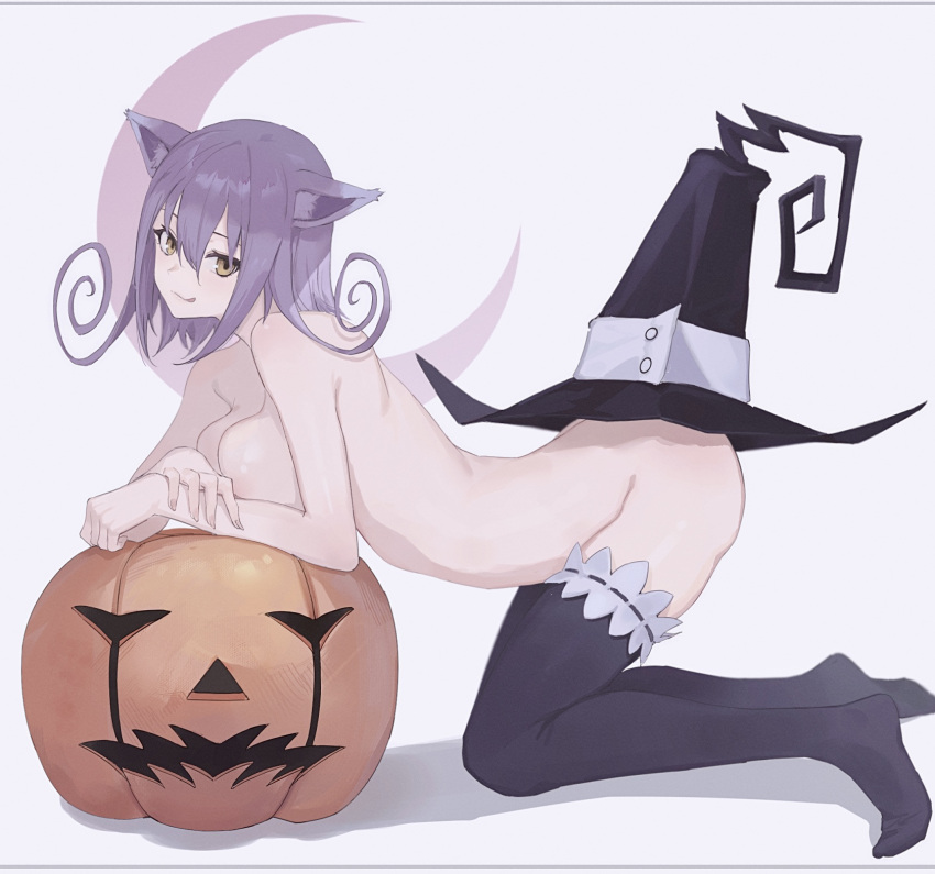 1girl :q animal_ears ass bario black_thighhighs blair_(soul_eater) breasts cat_ears cat_girl crescent_moon curly_hair full_body hair_between_eyes halloween hat highres jack-o'-lantern large_breasts looking_at_viewer moon nude pumpkin purple_hair short_hair simple_background smile solo soul_eater thighhighs tongue tongue_out white_background witch_hat yellow_eyes