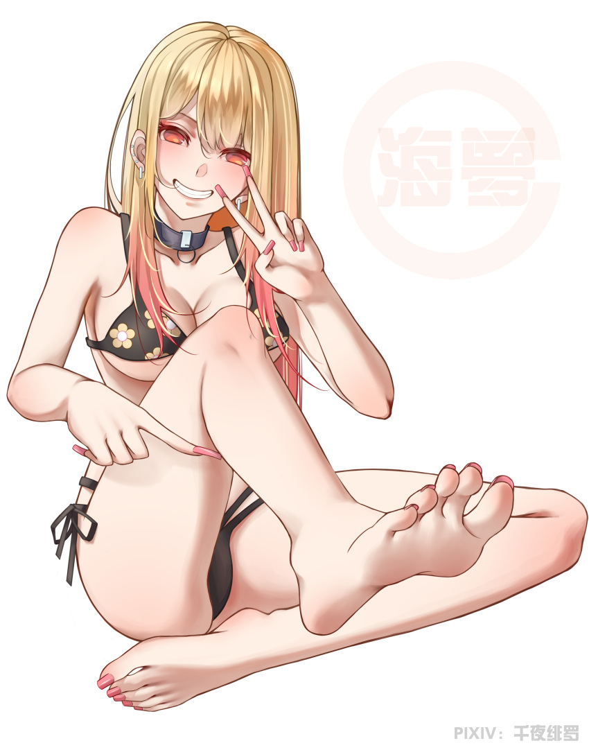 1girl absurdres artist_name barefoot bikini black_bikini black_choker blonde_hair breasts choker collarbone ear_piercing earrings eyelashes feet floral_print foot_focus foreshortening full_body gradient_hair hand_up highres jewelry kitagawa_marin knee_up large_breasts legs long_hair multicolored_hair nail_polish orange_eyes parted_bangs piercing pink_hair pink_nails print_bikini senyahiro side-tie_bikini_bottom simple_background sitting smile soles solo sono_bisque_doll_wa_koi_wo_suru swimsuit teeth toenail_polish toenails toes v white_background