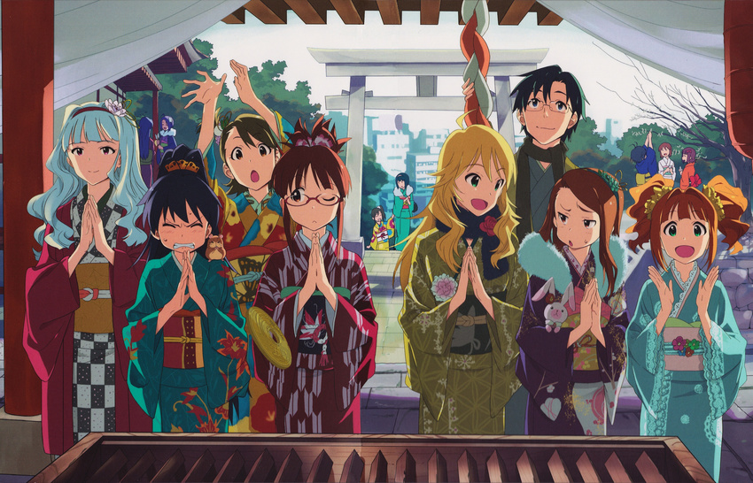 akizuki_ritsuko amami_haruka black_hair blue_eyes box brown_eyes brown_hair coin donation_box floral_print furisode futami_ami futami_mami ganaha_hibiki glasses hagiwara_yukiho haori hatsumoude highres hoshii_miki idolmaster idolmaster_(classic) japanese_clothes kikuchi_makoto kimono kisaragi_chihaya long_hair minase_iori miura_azusa multiple_girls new_year nishigori_atsushi obi official_art omikuji otonashi_kotori ponytail producer_(idolmaster_anime) sash scarf shijou_takane short_hair shrine shrine_bell stone_torii takatsuki_yayoi torii winter winter_clothes yagasuri