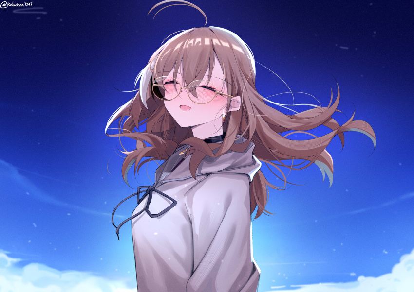 1girl :d absurdres ahoge black_choker blue_sky blush brown_hair choker closed_eyes cloud crossed_bangs double-parted_bangs earrings english_commentary floating_hair from_side grey_hoodie highres hololive hololive_english hood hoodie jewelry kebohan long_hair multicolored_hair nanashi_mumei nanashi_mumei_(casual) necklace official_alternate_costume sky smile solo streaked_hair twitter_username upper_body virtual_youtuber