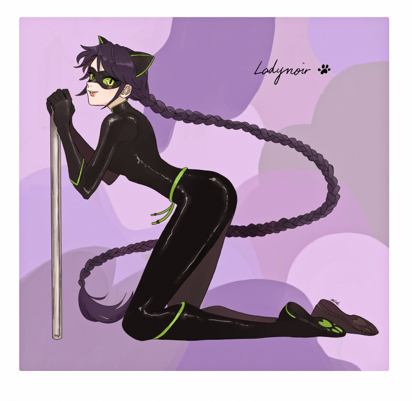 1girl absurdres animal_ears black_bodysuit black_hair black_mask bodysuit cat_ears cat_girl full_body green_eyes highres lady_noir looking_at_viewer marinette_dupain-cheng miraculous_ladybug purple_background slit_pupils smile solo superhero_costume user_pces8542