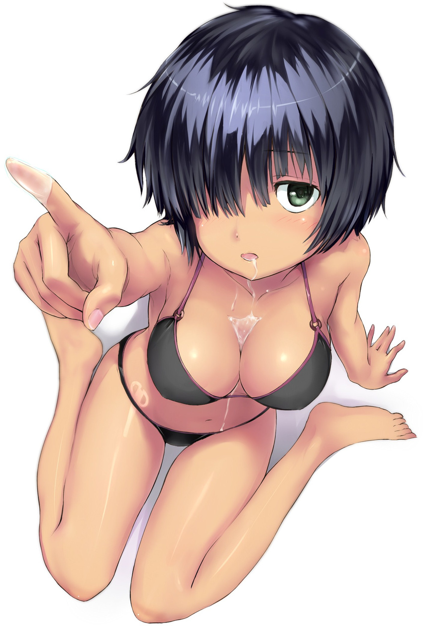 arm_support barefoot bikini black_hair breasts bust_cup cleavage drooling foreshortening from_above full_body green_eyes hair_over_one_eye highres large_breasts navel nazo_no_kanojo_x o-ring o-ring_top outstretched_hand pointing saliva shiny shiny_skin short_hair shouin simple_background sitting solo sun_tattoo swimsuit tan tanline urabe_mikoto wariza white_background