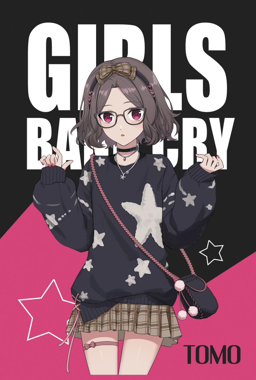 1girl absurdres alternate_costume bag black-framed_eyewear black_choker black_sweater bow brown_bow brown_hair brown_skirt chinese_commentary choker commentary_request cowboy_shot cropped_legs ebizuka_tomo girls_band_cry glasses hair_bow hair_ornament hairband handbag hands_up highres jewelry long_sleeves looking_at_viewer miniskirt nail_polish necklace nuoweisenlin_tongren_gongzuoshi parted_bangs parted_lips plaid_clothes plaid_skirt pleated_skirt red_eyes red_nails short_hair shoulder_bag skirt sleeves_past_wrists solo star_(symbol) sweater thigh_strap