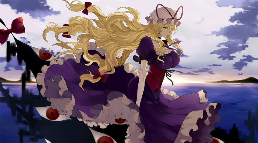 bad_id bad_pixiv_id banned_artist blonde_hair bow breasts cloud corset elbow_gloves floating gap gloves hair_bow harano hat hat_ribbon hill horizon large_breasts long_hair looking_at_viewer looking_to_the_side ocean red_eyes ribbon sky solo sunset touhou twilight water white_gloves wind yakumo_yukari