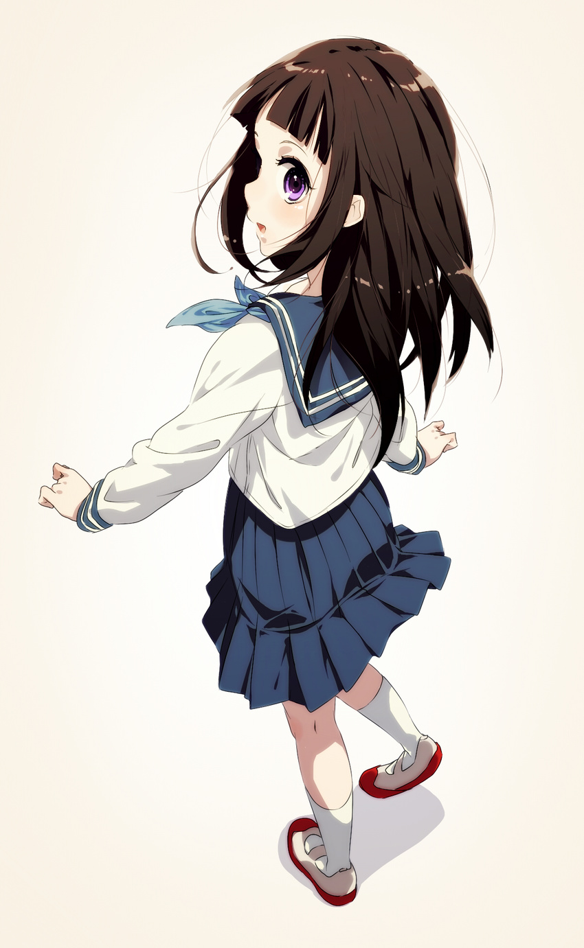 bad_id bad_pixiv_id black_hair chitanda_eru from_above from_behind highres hyouka long_hair looking_back purple_eyes school_uniform serafuku skirt tsuburaya_35