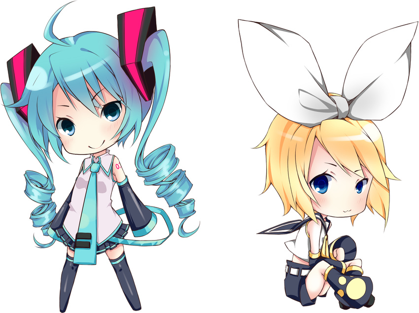 ahoge aqua_eyes aqua_hair blonde_hair blue_eyes chibi detached_sleeves drill_hair hair_ribbon hatsune_miku highres kagamine_rin long_hair looking_at_viewer multiple_girls natsuki_yuu_(minamino_tsuki) ribbon short_hair simple_background skirt smile twin_drills twintails vocaloid