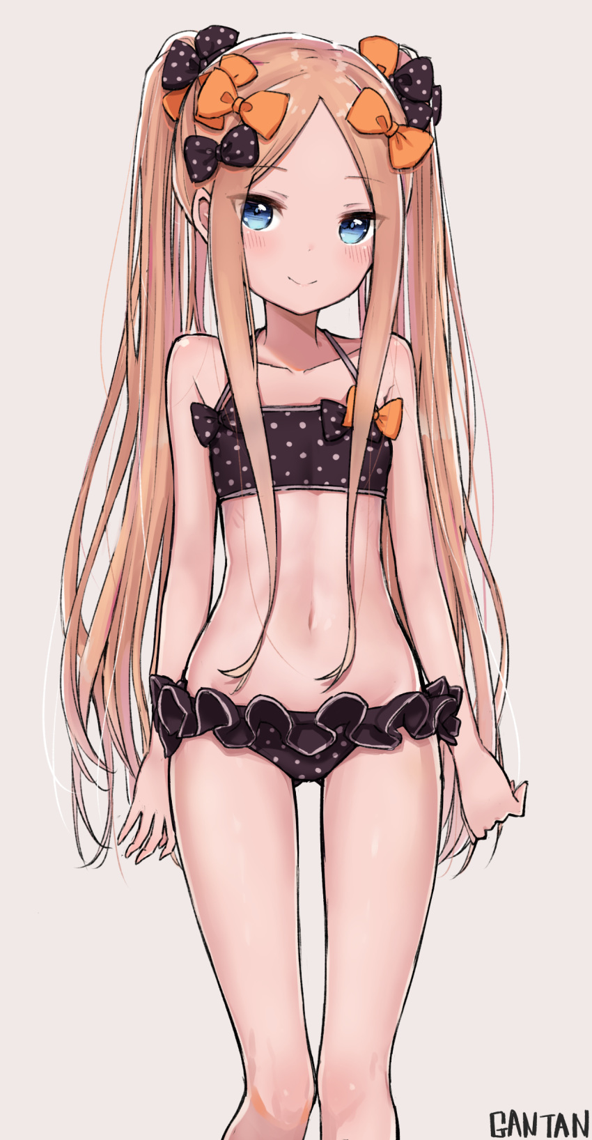 1girl abigail_williams_(fate/grand_order) absurdres bangs bare_shoulders bikini black_bikini black_bow blonde_hair blue_eyes blush bow breasts closed_mouth collarbone fate/grand_order fate_(series) forehead frilled_bikini frills gantan hair_bow highres long_hair looking_at_viewer navel orange_bow parted_bangs polka_dot polka_dot_bow simple_background small_breasts smile solo swimsuit thighs twintails