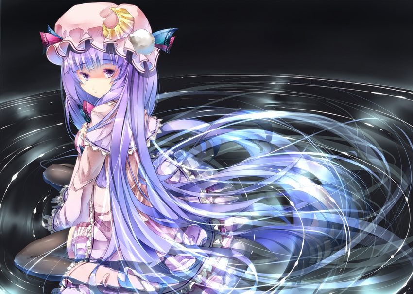 capelet crescent hat long_hair long_sleeves partially_submerged patchouli_knowledge purple_eyes purple_hair ripples sitting solo sugiyuu touhou very_long_hair water wide_sleeves