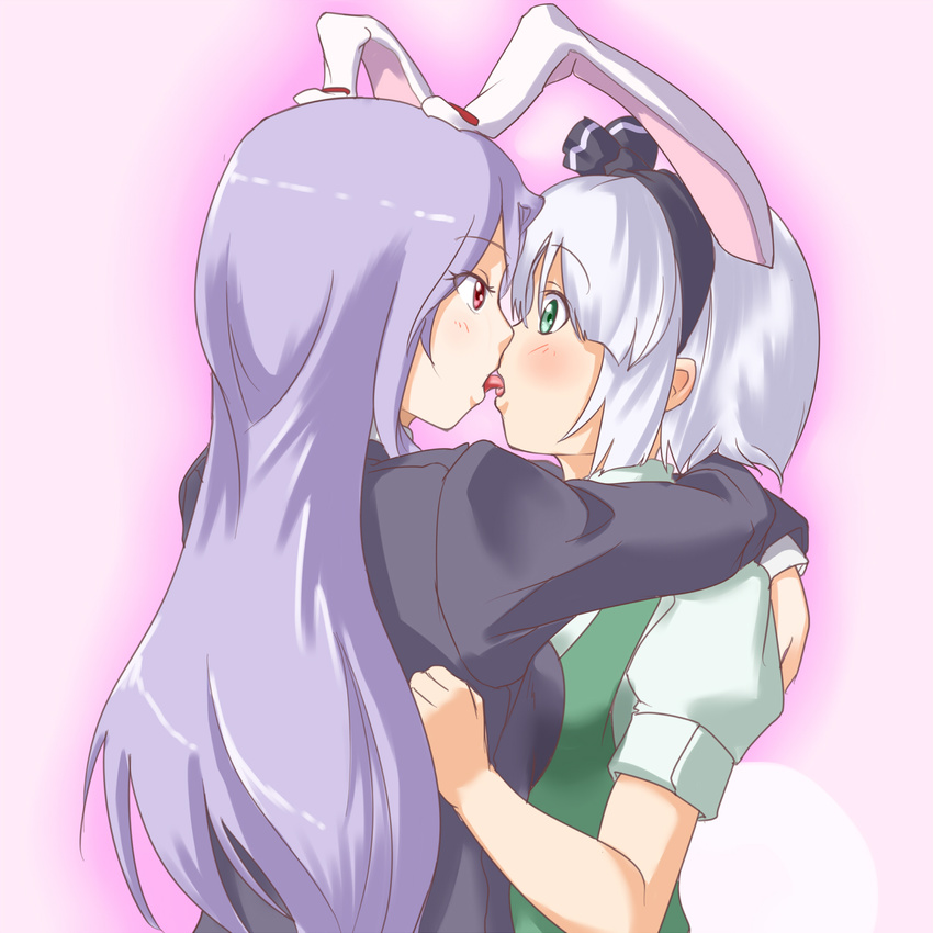 animal_ears blush bunny_ears commentary_request eye_contact french_kiss green_eyes highres kiss konpaku_youmu long_hair long_sleeves looking_at_another multiple_girls purple_hair rabinidaddo red_eyes reisen_udongein_inaba short_hair silver_hair touhou yuri