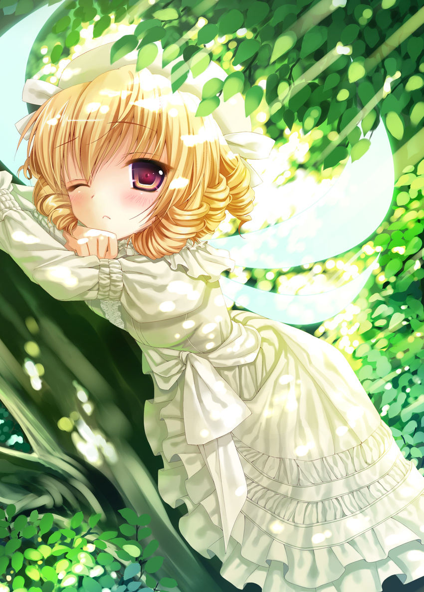 ;&lt; absurdres banned_artist blonde_hair blush dress drill_hair fairy_wings highres in_tree konomi_(kino_konomi) light_rays luna_child lying on_stomach one_eye_closed red_eyes shade short_hair solo sunbeam sunlight touhou tree white_dress wings