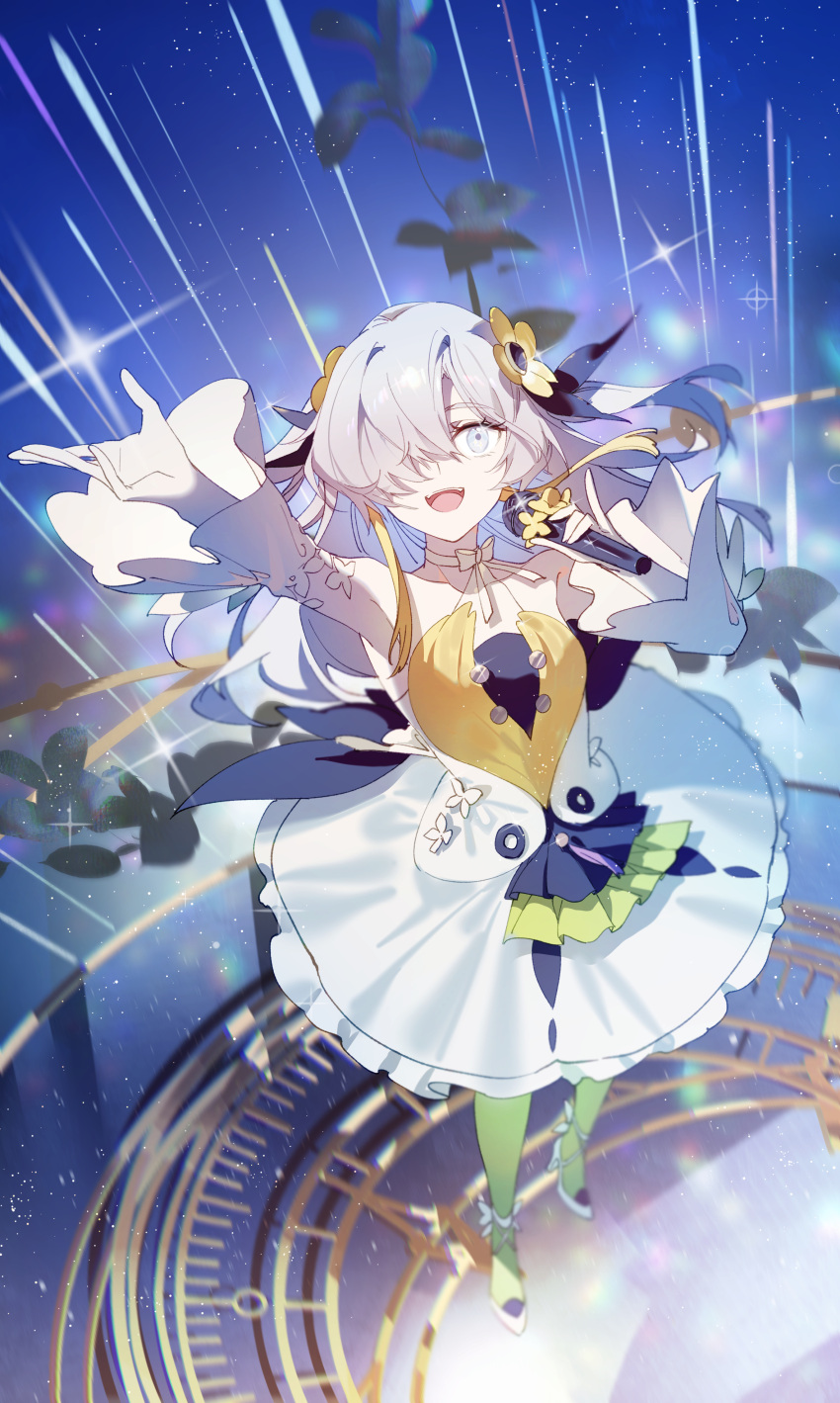 1girl absurdres arm_up bare_shoulders blonde_hair chinese_commentary choker commentary_request detached_sleeves dress flower full_body gloves green_pantyhose grey_eyes grey_hair hair_flower hair_ornament hair_over_one_eye highres holding holding_microphone isekai_joucho kamitsubaki_studio long_hair microphone multicolored_clothes multicolored_dress multicolored_hair pantyhose ribbon_choker sky solo star_(sky) starry_sky two-tone_hair virtual_youtuber walluka white_gloves yellow_flower