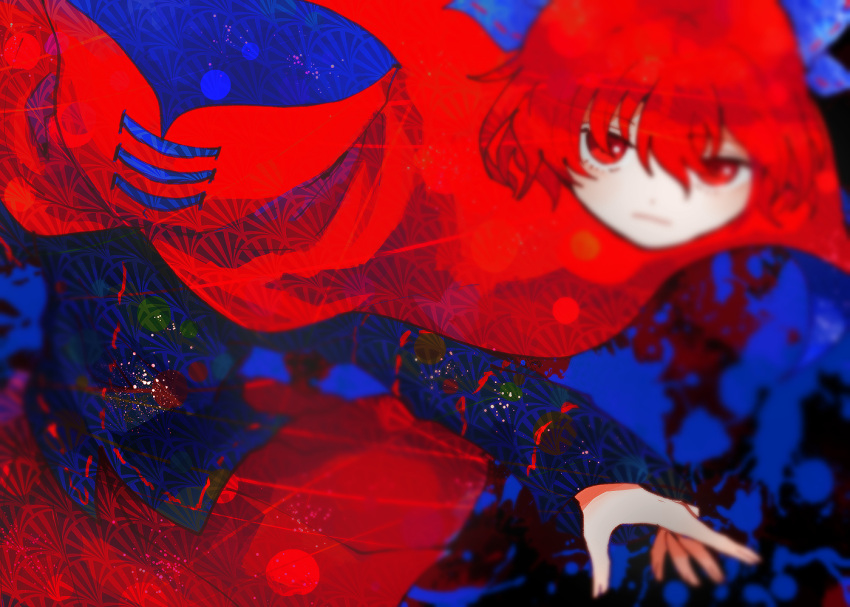 1girl black_shirt blue_bow bow cape closed_mouth disembodied_head hair_between_eyes hair_bow itomugi-kun long_sleeves pleated_skirt red_cape red_eyes red_hair red_skirt sekibanki shirt short_hair skirt solo touhou