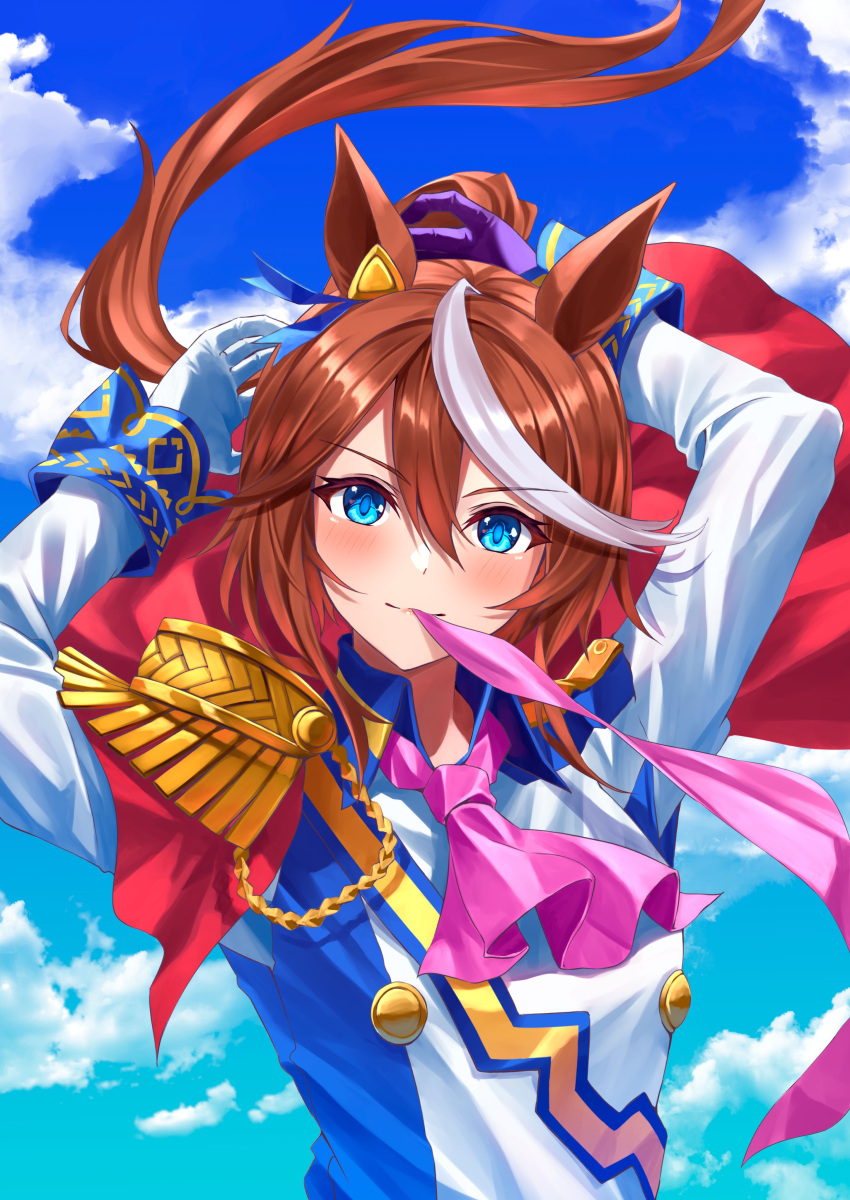 1girl absurdres adjusting_hair animal_ears arms_up ascot asymmetrical_gloves black_gloves blue_eyes blue_jacket blue_sky blush brown_hair buttons cape chakuma_(yiyh1468) cloud cloudy_sky commentary_request double-breasted ear_ornament epaulettes gloves hair_between_eyes highres horse_ears horse_girl jacket long_hair long_sleeves looking_at_viewer mismatched_gloves mouth_hold multicolored_clothes multicolored_hair multicolored_jacket outdoors pink_ascot ponytail red_cape single_epaulette sky smile solo streaked_hair tokai_teio_(umamusume) two-tone_jacket umamusume upper_body white_gloves white_hair white_jacket