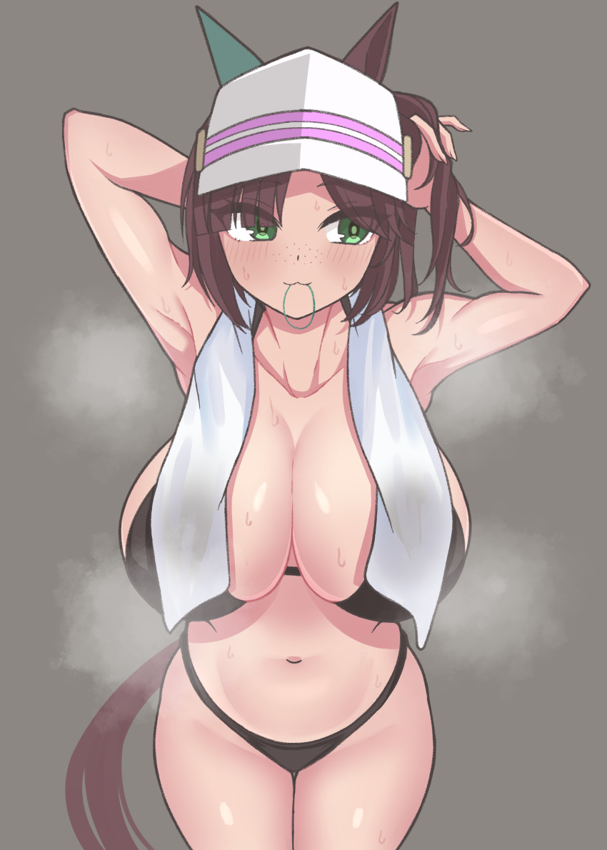 1girl :3 absurdres animal_ears armpits arms_up bikini black_bikini breasts brown_hair cleavage closed_mouth collarbone cowboy_shot curvy diagonal_bangs ear_covers from_above green_eyes grey_background highres horse_ears horse_girl horse_tail huge_breasts ines_fujin_(umamusume) looking_to_the_side mouth_hold navel ponzu005 simple_background single_ear_cover smile solo steam swimsuit tail thigh_gap tsurime tying_hair umamusume visor_cap
