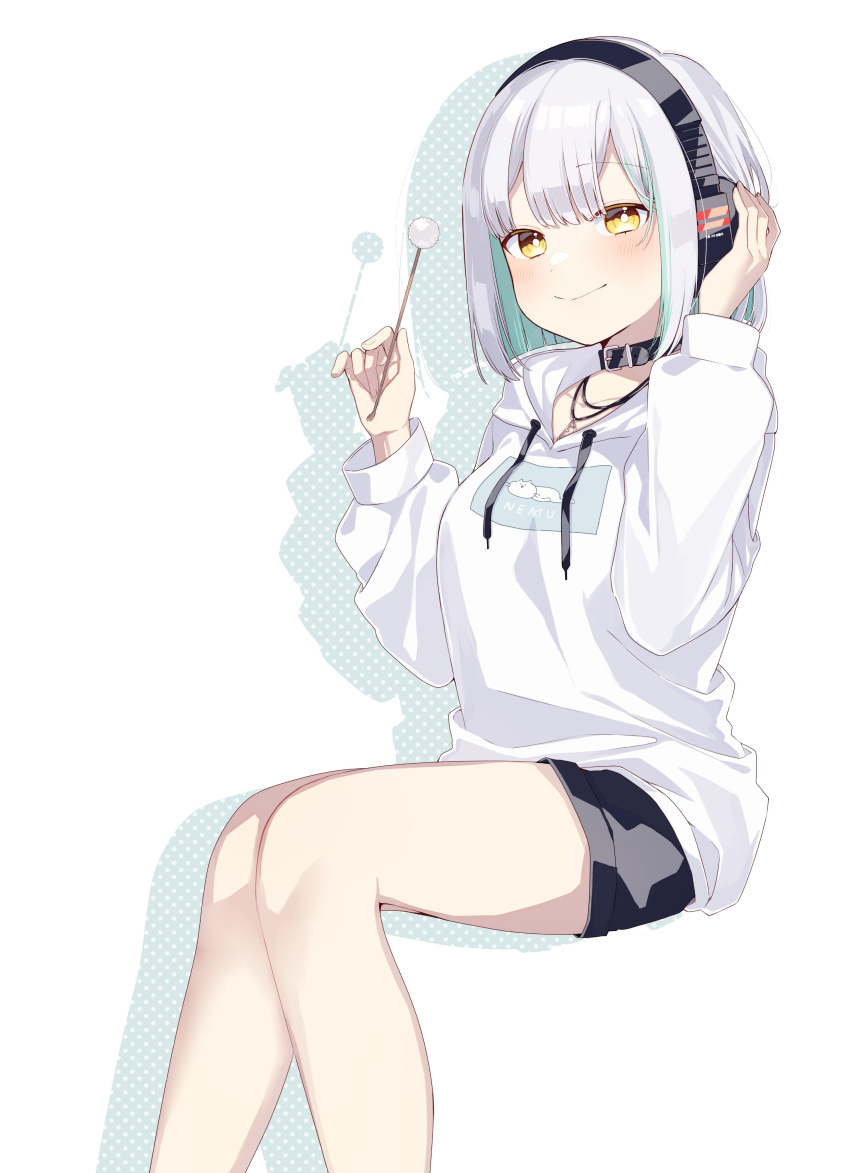 1girl absurdres black_shorts breasts closed_mouth commentary_request drawstring drop_shadow feet_out_of_frame green_hair grey_hair hands_up headphones highres holding hood hood_down hoodie kanade_kanon long_sleeves looking_at_viewer medium_breasts mimikaki multicolored_hair nanashi_inc. puffy_long_sleeves puffy_sleeves short_shorts shorts simple_background sitting smile sofra solo two-tone_hair virtual_youtuber white_background white_hoodie yellow_eyes