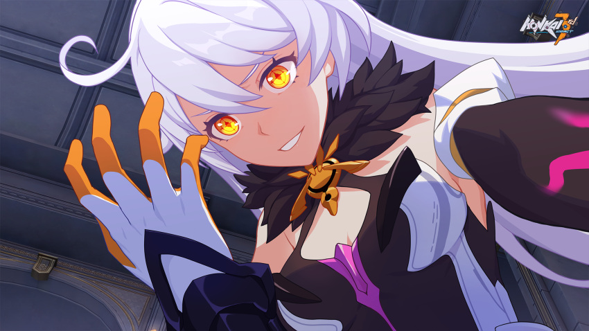 1girl ahoge breasts copyright_name crosshair_pupils evil_smile gloves highres honkai_(series) honkai_impact_3rd kiana_kaslana kiana_kaslana_(herrscher_of_the_void) logo long_hair official_art second-party_source smile symbol-shaped_pupils white_hair yellow_eyes