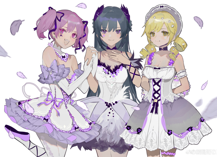 3girls :d absurdres akemi_homura alternate_costume arm_cuffs arms_behind_back ballet_slippers bare_shoulders black_hair blonde_hair bonnet bow bow_earrings breasts chinese_commentary cleavage collarbone commentary_request cowboy_shot detached_collar dress drill_hair earrings elbow_gloves falling_feathers feather-trimmed_dress feather_hair_ornament feather_trim feathers flower frilled_dress frills gloves hair_flower hair_ornament hair_ribbon hand_on_own_chest highres holding_hands interlocked_fingers jewelry kaname_madoka lace-trimmed_dress lace_trim leg_up long_hair looking_at_viewer mahou_shoujo_madoka_magica mahou_shoujo_madoka_magica_(anime) marking_on_cheek medium_hair multiple_girls open_mouth ouge_dz pantyhose pink_eyes pink_hair purple_bow purple_footwear ribbon shoes short_hair short_twintails simple_background smile spaghetti_strap standing strapless strapless_dress thigh_scrunchie tomoe_mami twin_drills twintails weibo_logo weibo_username white_background white_dress white_gloves white_pantyhose yellow_eyes