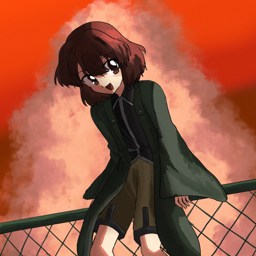 1other androgynous black_shirt black_trim brown_shorts coat collared_shirt dusk fence film_grain green_coat hair_between_eyes hair_intakes highres kurokoge_karubi len'en long_sleeves medium_hair open_clothes open_coat open_mouth other_focus outdoors red_eyes red_hair red_sky shirt shitodo_hooaka shorts sky smile solo wide_sleeves