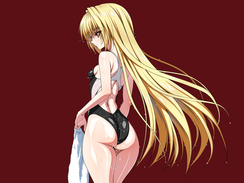 blonde_hair competition_swimsuit highres inagaki konjiki_no_yami long_hair one-piece_swimsuit red_eyes solo swimsuit to_love-ru towel very_long_hair wet
