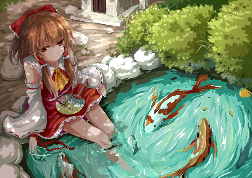 bow brown_eyes brown_hair dappled_sunlight detached_sleeves fan hair_bow hair_tubes hakurei_reimu koi long_hair paper_fan sakia sitting smile soaking_feet solo sunlight touhou uchiwa water