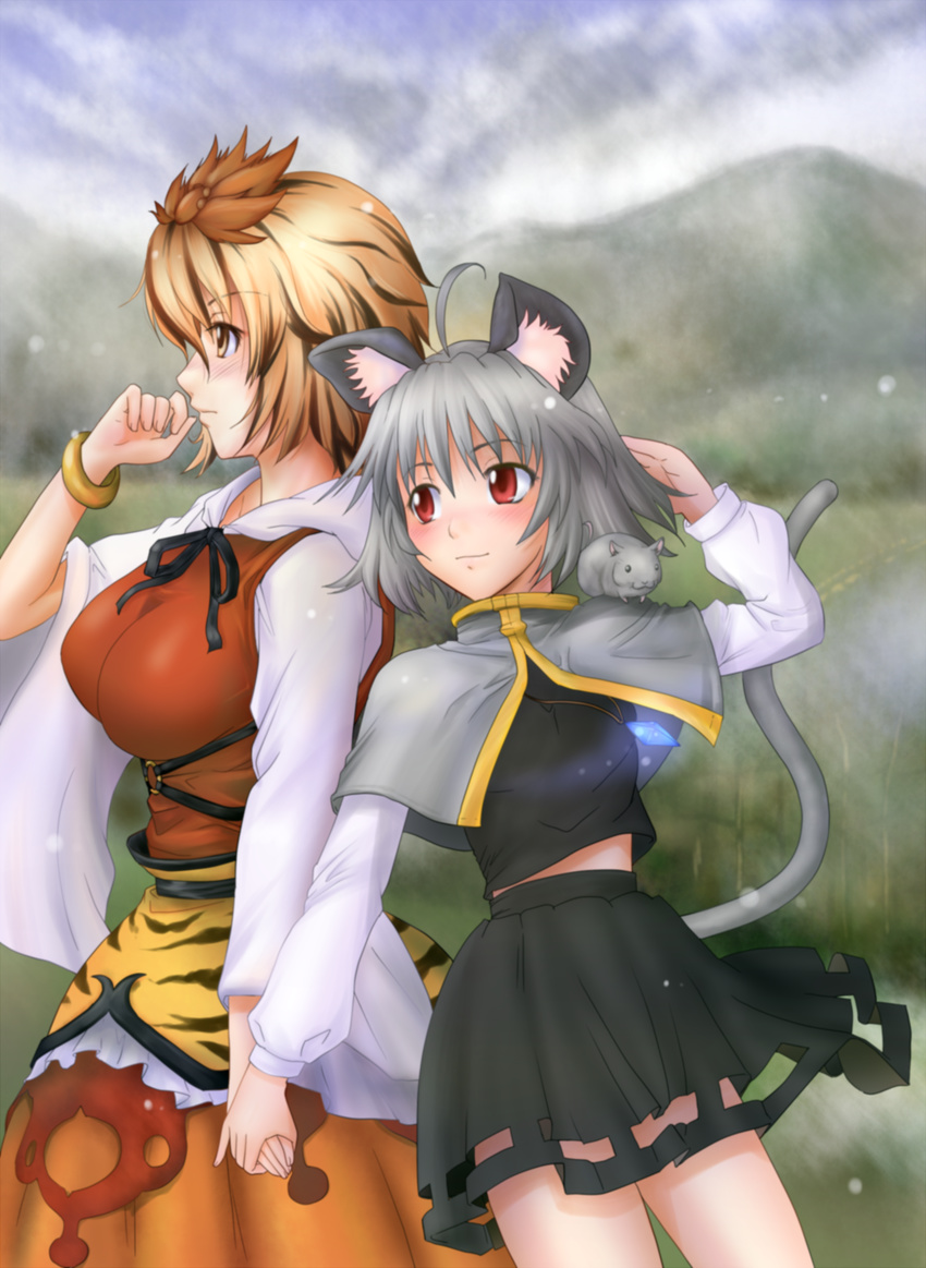 animal_ears haneori highres holding_hands mouse mouse_ears mouse_tail multiple_girls nazrin red_eyes short_hair tail toramaru_shou touhou