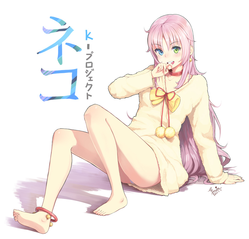 ankle_bell anklet arm_support barefoot bell biting blue_eyes blush collar earrings efmoe fang feet finger_biting green_eyes grin heterochromia jewelry jingle_bell k_(anime) long_hair looking_at_viewer neko_(k) pink_hair sitting smile solo sweater toes very_long_hair