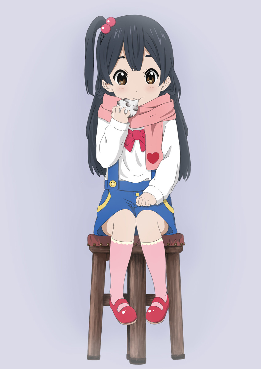 black_hair brown_eyes eating food hair_bobbles hair_ornament highres kitashirakawa_anko kneehighs long_hair mary_janes mochi one_side_up scarf shoes shorts sitting solo stool tamako_market wagashi