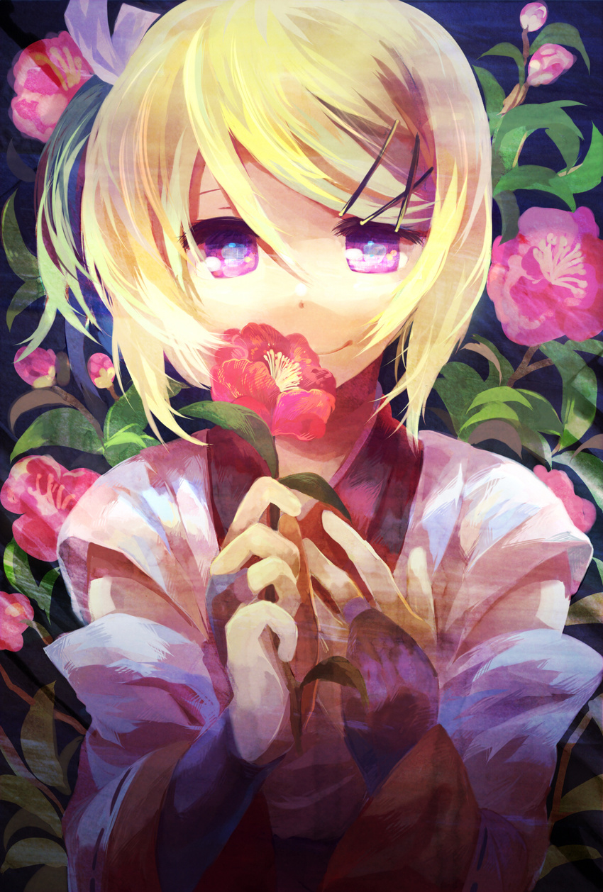 blonde_hair bridal_gauntlets detached_sleeves flower hair_ornament hairclip hand_on_own_chest highres japanese_clothes kagamine_rin looking_at_viewer multicolored multicolored_eyes project_diva_(series) project_diva_extend sachirika short_hair smile solo suou_(module) vocaloid