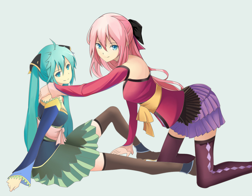 ahoge alternate_legwear aqua_eyes aqua_hair bad_id bad_pixiv_id chou_(module) hana_(module) hatsune_miku highres kneeling lolita_fashion long_hair magnet_(vocaloid) megurine_luka multiple_girls obi pink_hair project_diva_(series) project_diva_2nd roillingm sash simple_background sitting skirt smile thighhighs vocaloid wa_lolita