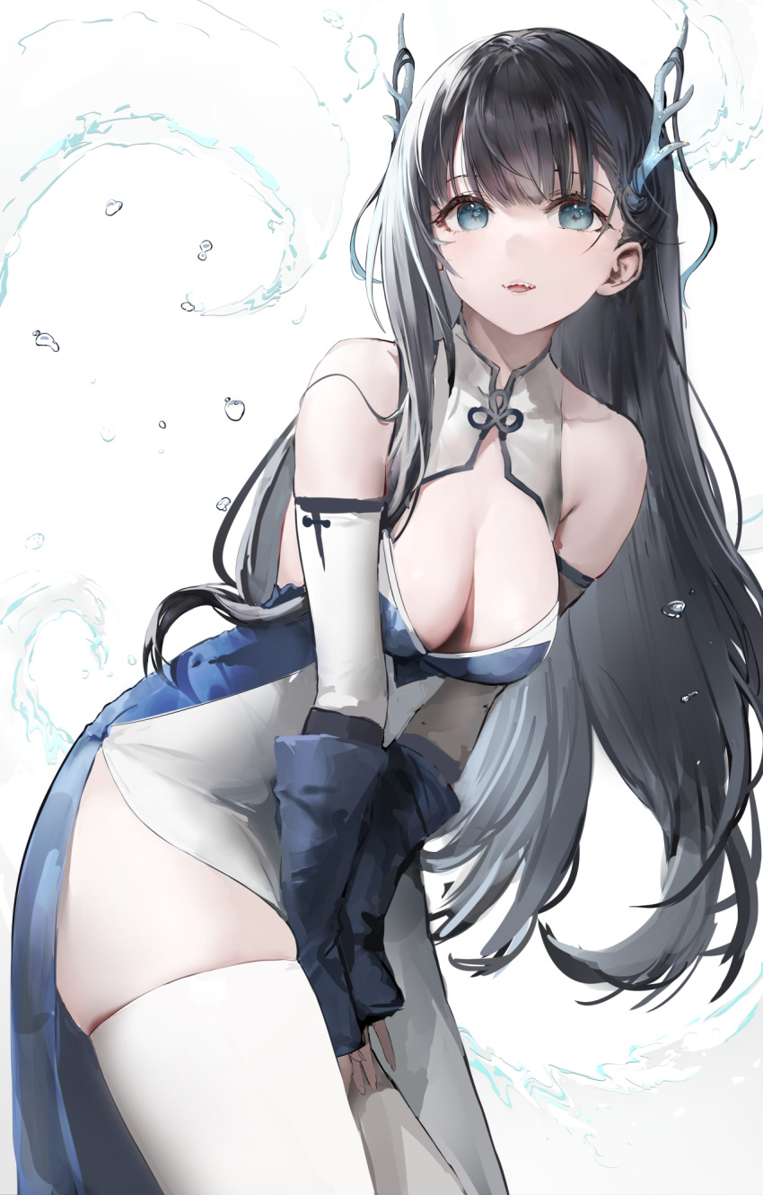 1girl bare_shoulders black_hair blue_dress blue_eyes blue_horns blue_sleeves breasts cleavage cleavage_cutout clothing_cutout detached_sleeves dress haori_io highres horns large_breasts leaning_forward long_hair looking_ahead multicolored_clothes multicolored_dress open_mouth original sharp_teeth side_slit simple_background skindentation smile solo teeth thick_thighs thighhighs thighs two-tone_dress upper_teeth_only water white_background white_dress white_thighhighs