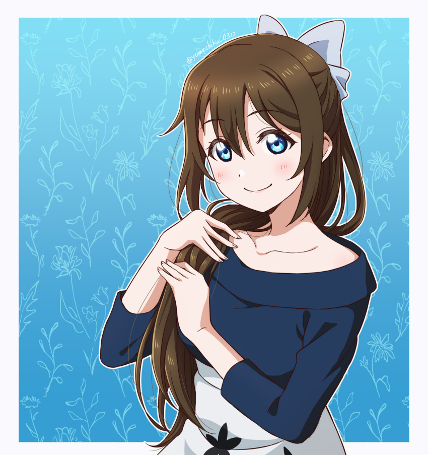 1girl blue_background blue_bow blue_eyes blue_shirt border bow brown_hair collarbone hair_bow hair_over_shoulder highres long_hair long_sleeves love_live! love_live!_nijigasaki_high_school_idol_club off-shoulder_shirt off_shoulder ousaka_shizuku outline shirt skirt solo twitter_username upper_body white_border white_outline white_skirt yumechiku