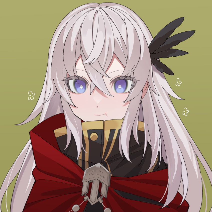 1girl absurdres blue_eyes bright_pupils cape closed_mouth crossed_bangs fate/grand_order fate_(series) fujiwara_nazuna green_background hair_between_eyes hair_ornament high_collar highres long_hair looking_at_viewer portrait red_cape saika_magoichi_(fate) simple_background smile solo white_hair white_pupils