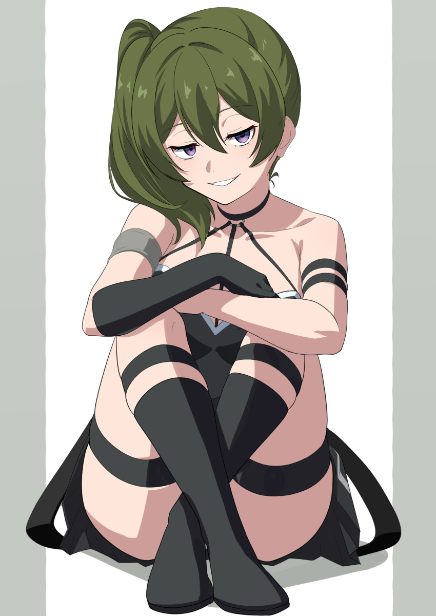 1girl absurdres arm_strap armlet bare_shoulders black_dress choker collarbone dress gloves green_hair grin highres knees_up looking_at_viewer maretto medium_hair o-ring o-ring_choker purple_eyes side_ponytail simple_background single_glove sitting smile solo sousou_no_frieren thigh_strap ubel_(sousou_no_frieren) white_background