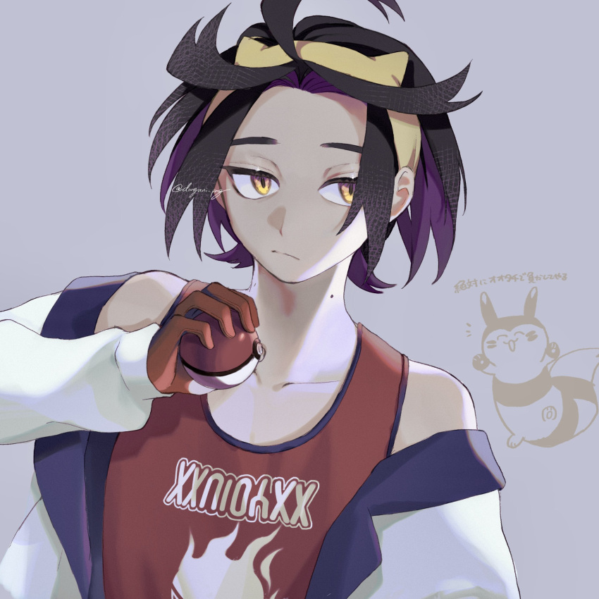 1boy black_hair closed_mouth donguri_png furret gloves grey_background highres holding holding_poke_ball jacket kieran_(pokemon) long_sleeves looking_at_viewer male_focus mole mole_on_neck multicolored_hair open_clothes open_jacket poke_ball poke_ball_(basic) pokemon pokemon_sv purple_hair red_tank_top simple_background solo tank_top twitter_username upper_body white_jacket